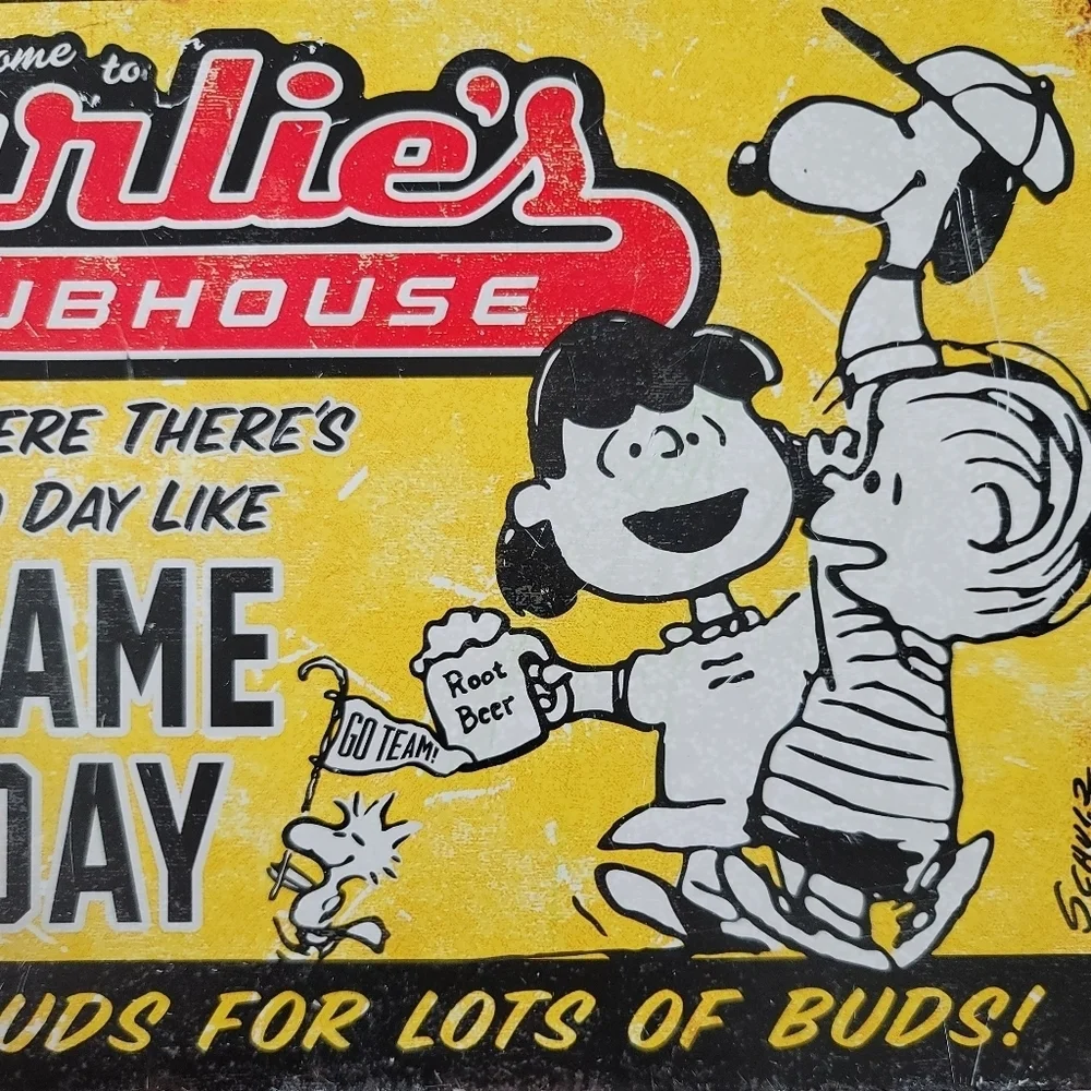 Hallmark Peanuts Charlie Brown Clubhouse Game Day Metal Plaque Wall‎ Decor